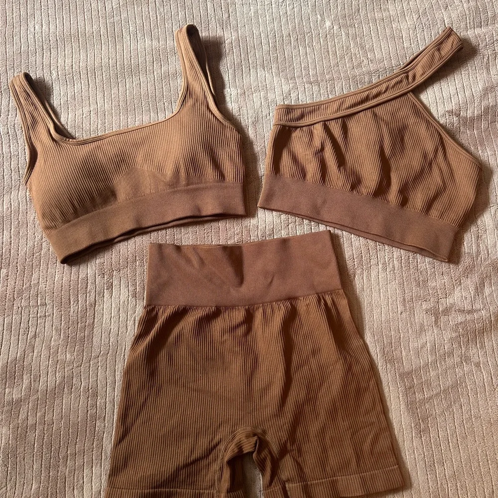 { 3 piece Ribbed Activewear Set } - Picture 2 of 7